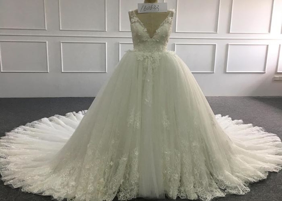 Ladies Organza Ivory Princess Bride Wedding Dress With Long Tail And Sweep Train