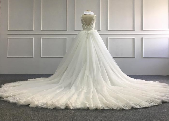 Ladies Organza Ivory Princess Bride Wedding Dress With Long Tail And Sweep Train