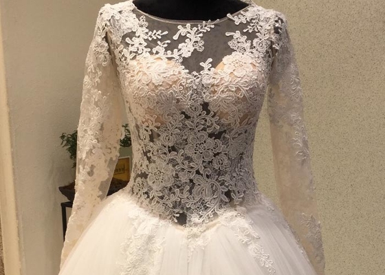 Round Neck A Line Bridal Ball Gowns With Long Lace Sweep Train Tulle Lace Beaded