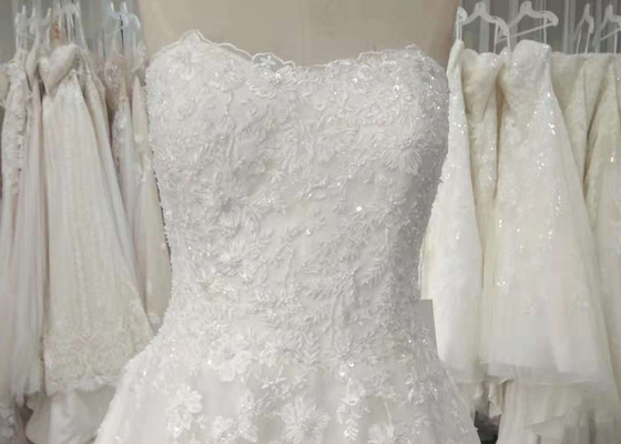 Lovely Sweetheart Sleveless Wedding Dressing Gowns Backless Lace Up Lace Sequins