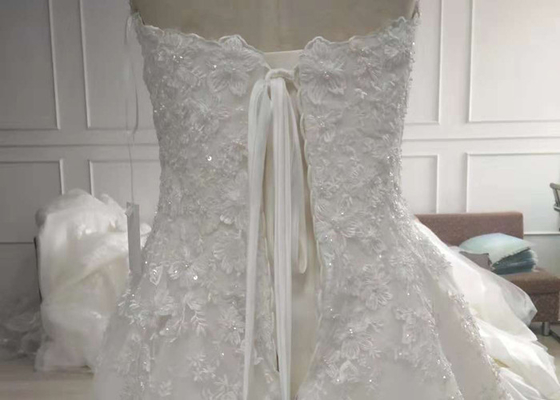 Lovely Sweetheart Sleveless Wedding Dressing Gowns Backless Lace Up Lace Sequins