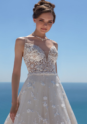 Sweetheart Neckline Spaghetti Straps Floral Lace and Tulle Bridal Ball Gowns